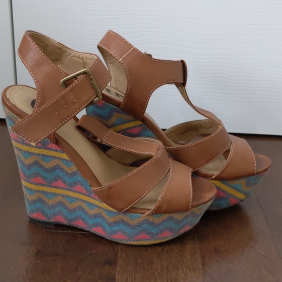 Brown wedges - Picture 1 of 3